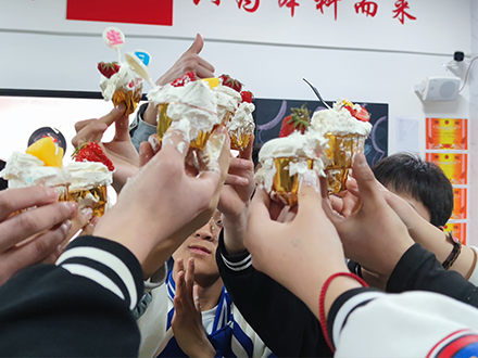 工贸学生生日会开始啦