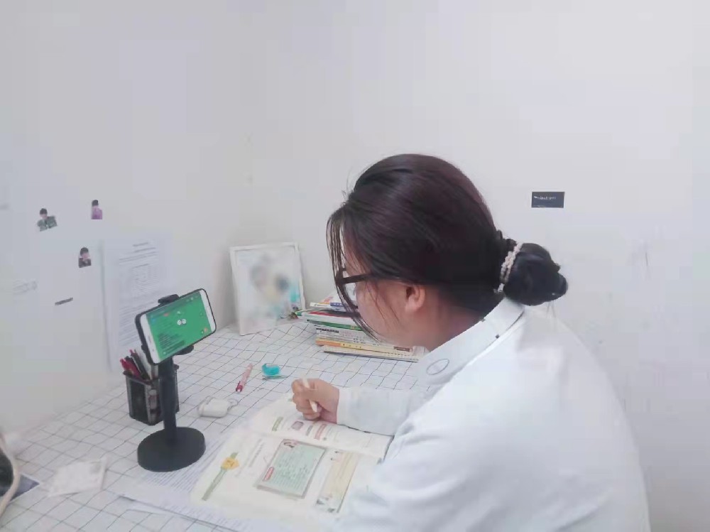 线上课堂展风采，静待春暖花开来