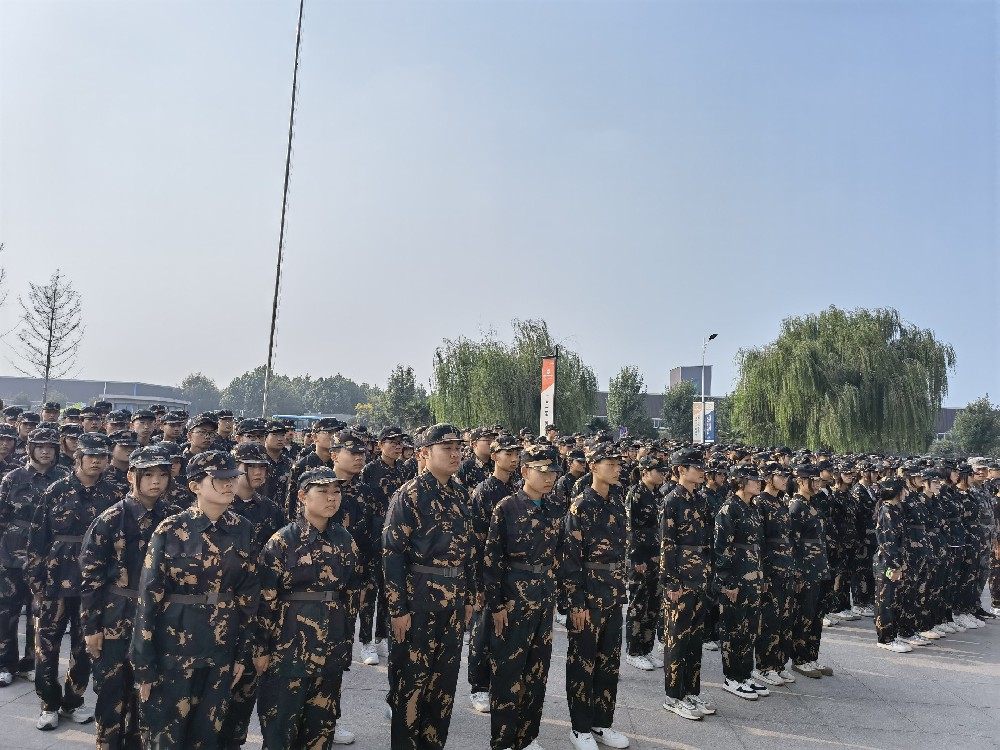 军训现场记录 | 坚持不懈，青春无悔！