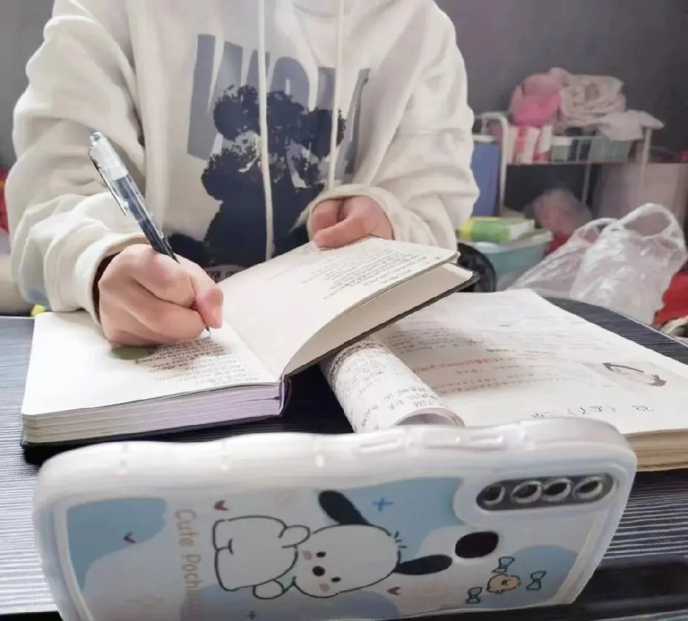 【教学一线】云端座谈 倾听心声--线上教学管理学生代表座谈会