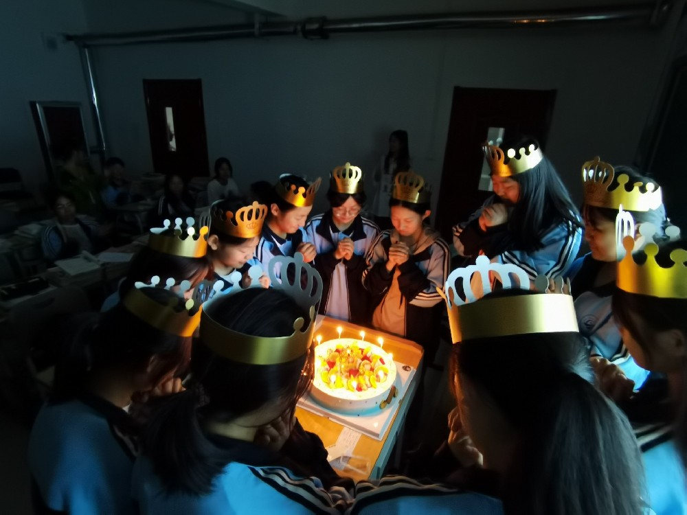 一岁一礼，一寸欢喜丨我校举办九月集体生日会