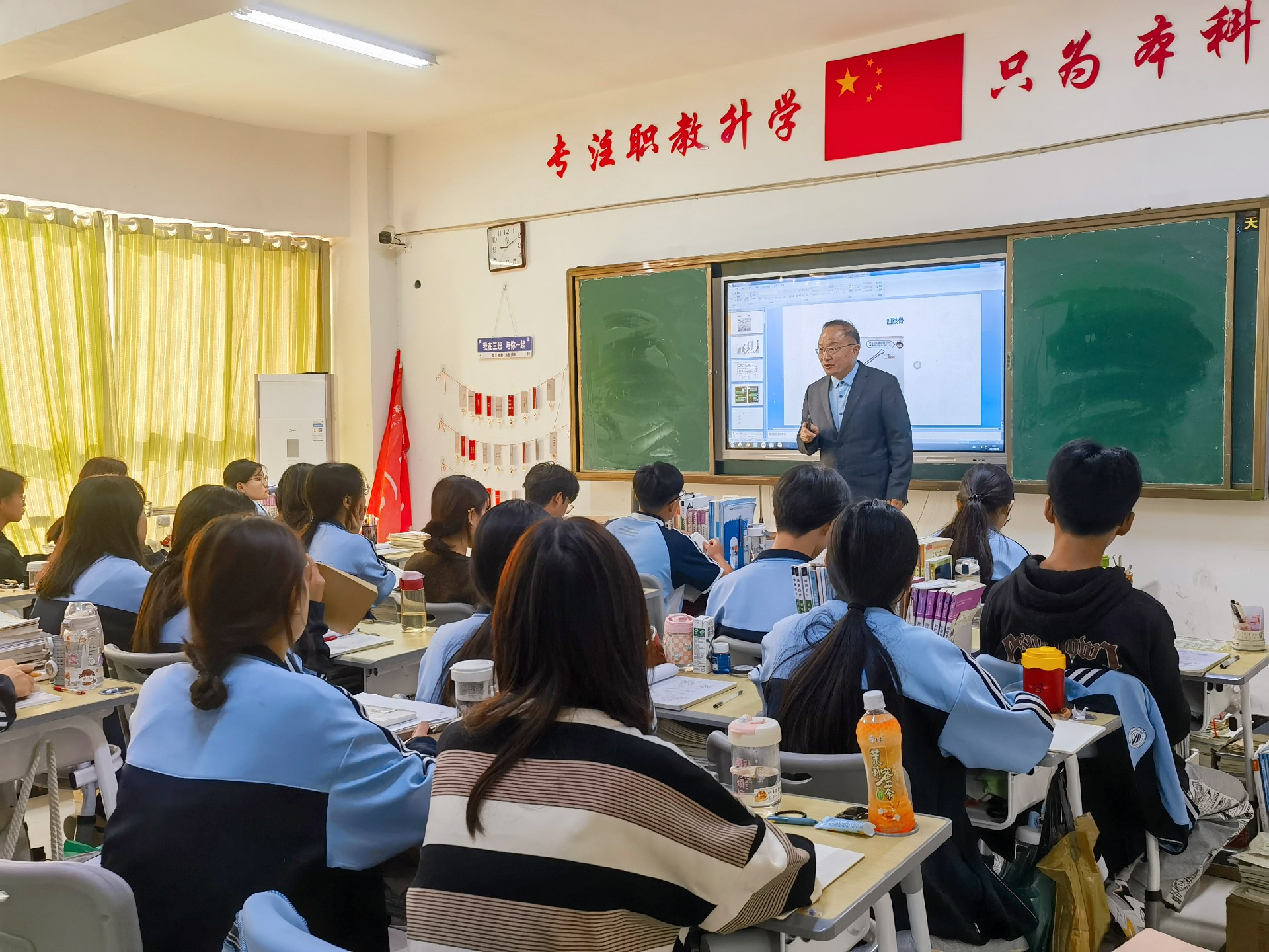 关真民老师资料retouch_2023102609240049.jpg