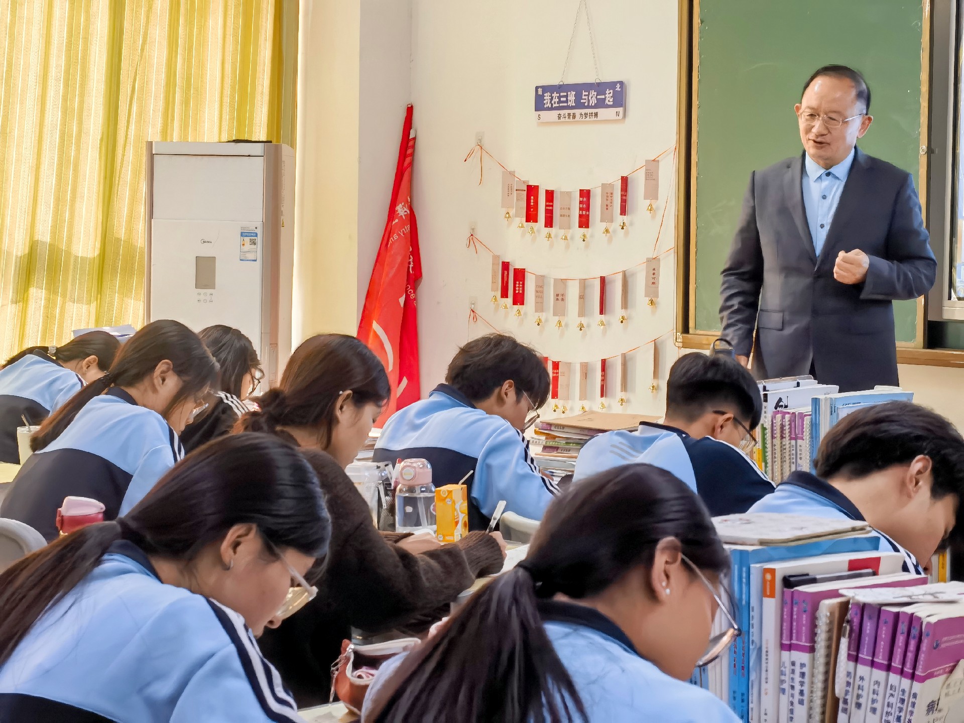关真民老师资料retouch_2023102609221113.jpg