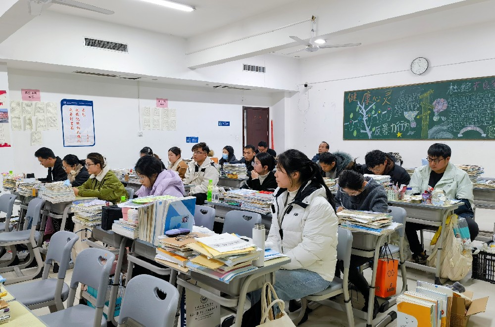 ​深耕细研，笃行致远——高二级部召开教研备课会议